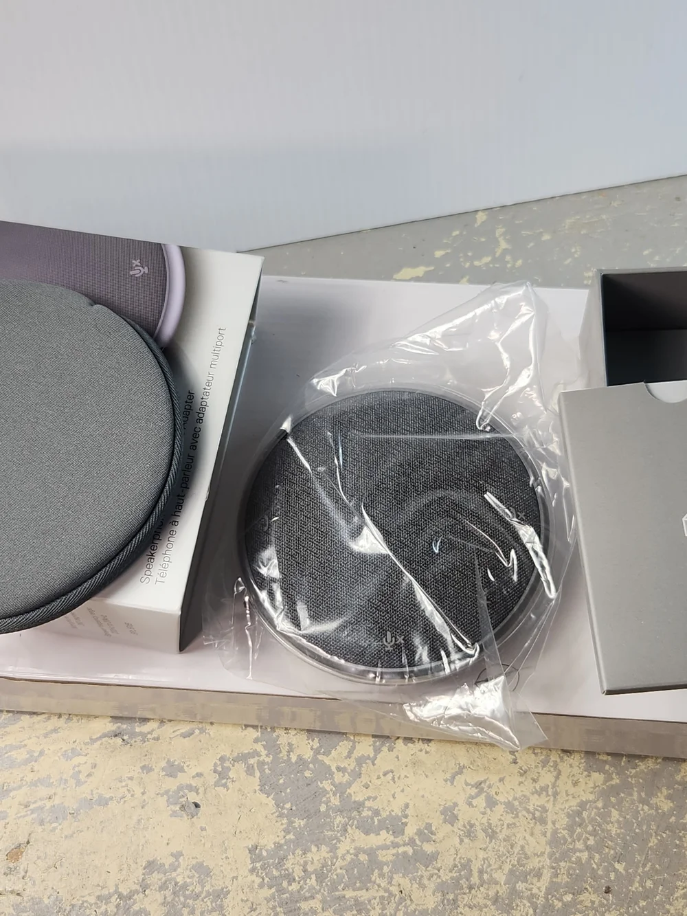 Dell Round Portable Speakerphone in Dark Gray
